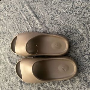 Yezzy slides